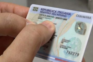 Carta e di identit&#224; cartacee